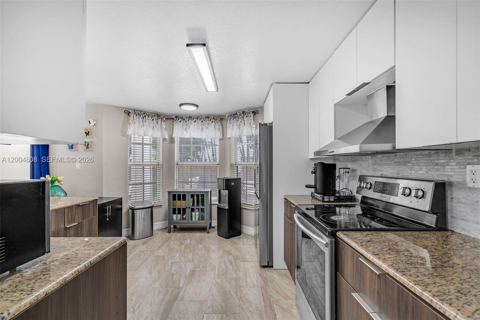 ROYAL LAKES 1ST ADDN - Residential