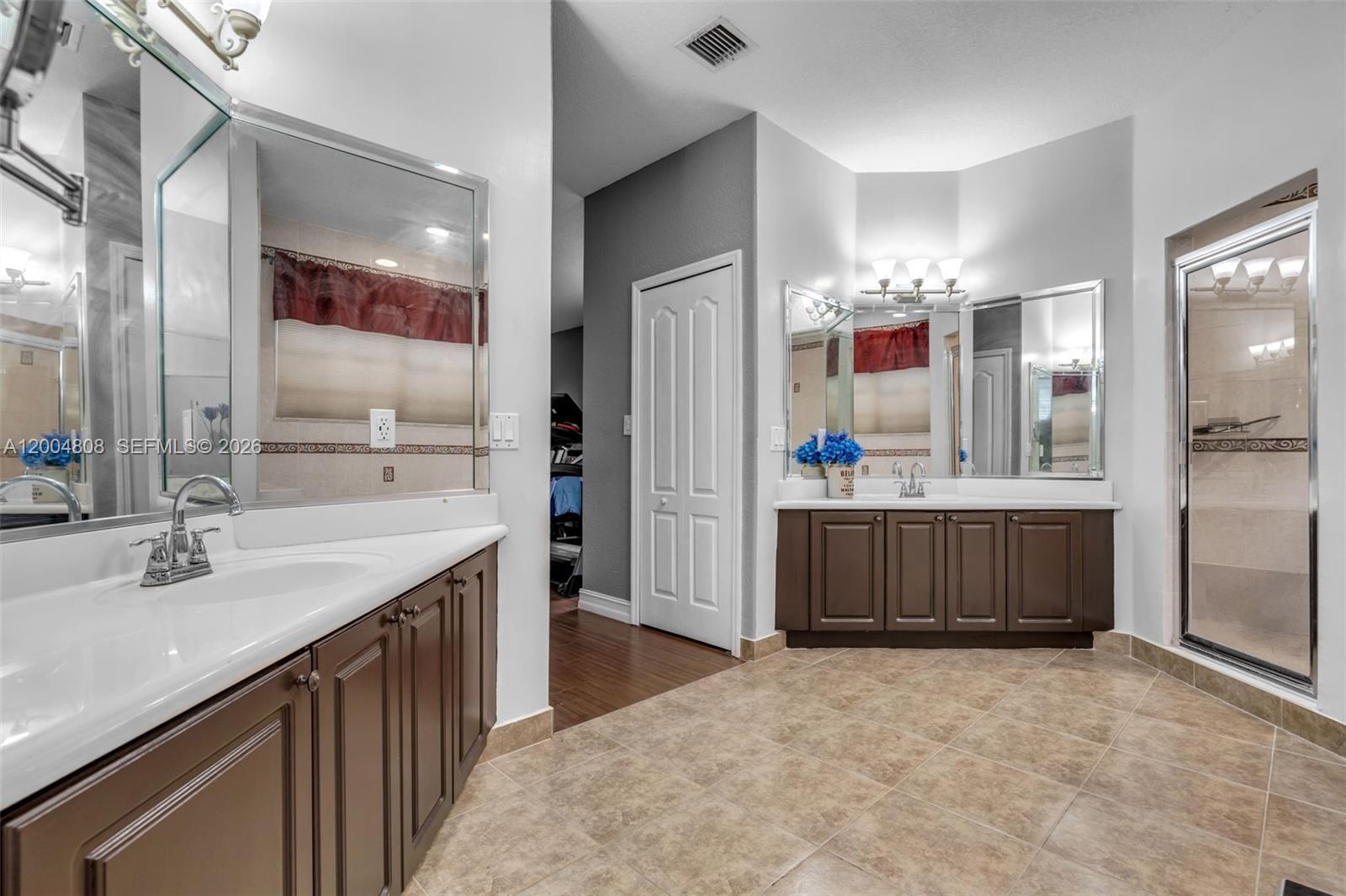 ROYAL LAKES 1ST ADDN - Residential