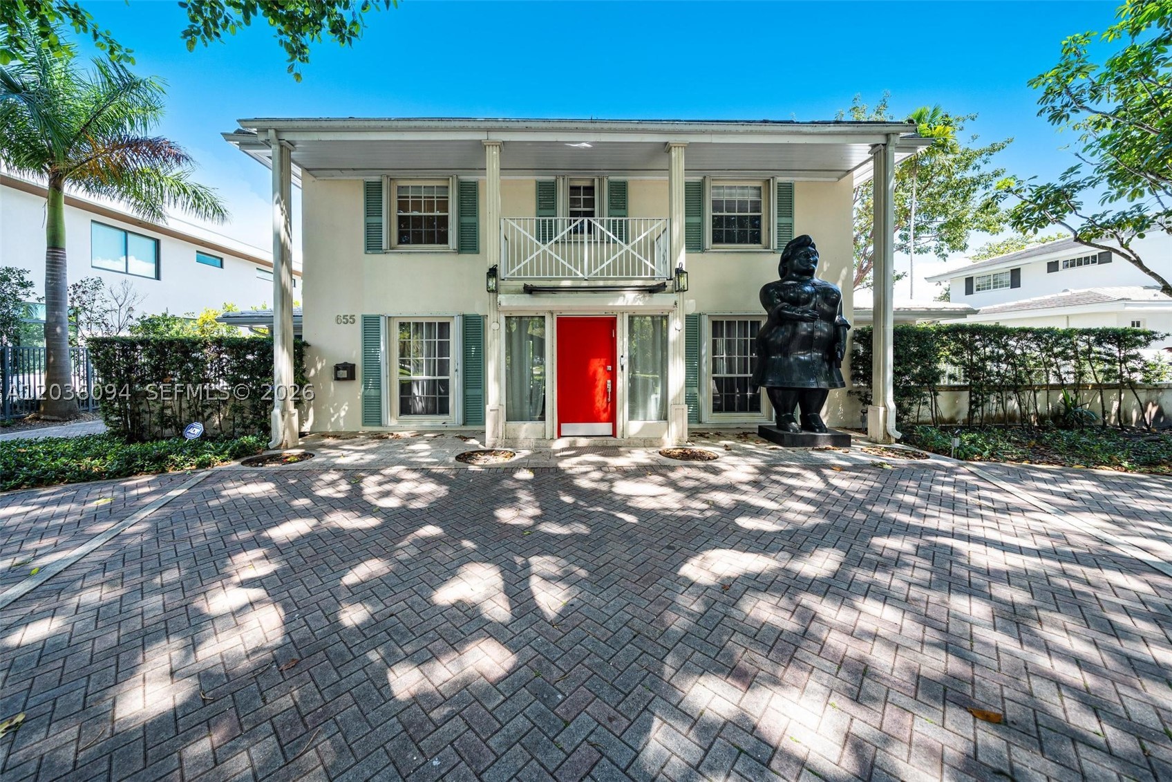 655 Buttonwood Ln