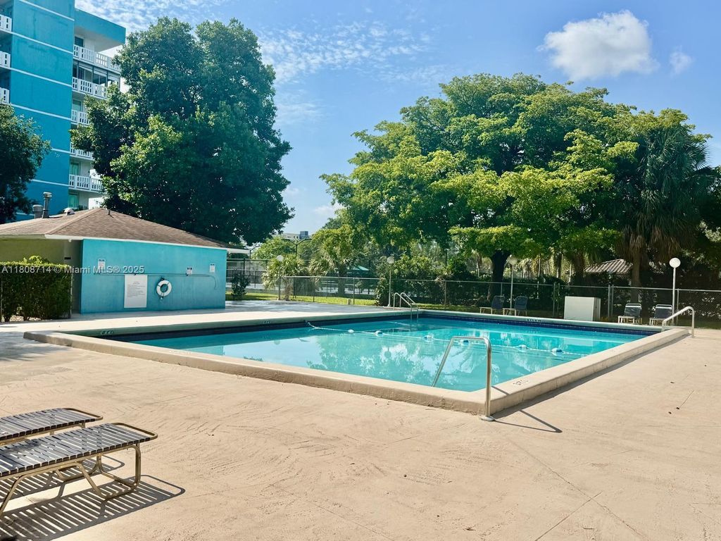 Photo of 901 Hillcrest Dr #205, Hollywood, FL 33021 (MLS # A11808714)