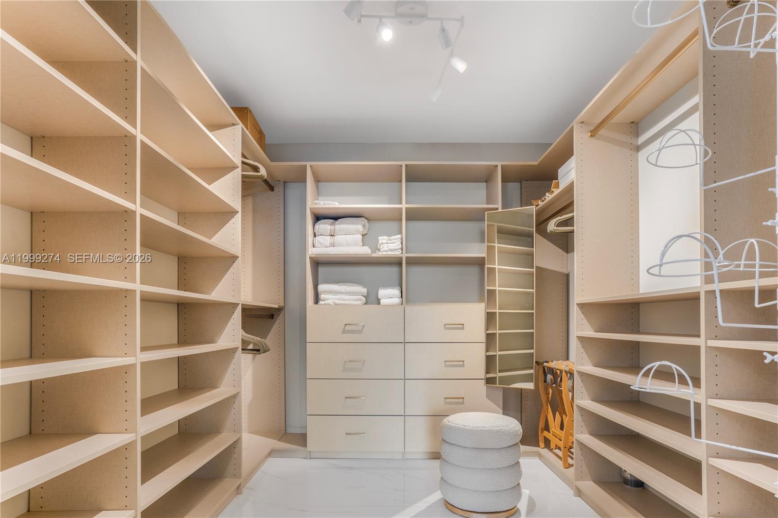 ARIA RESERVE SOUTH TOWER - Residential Lease