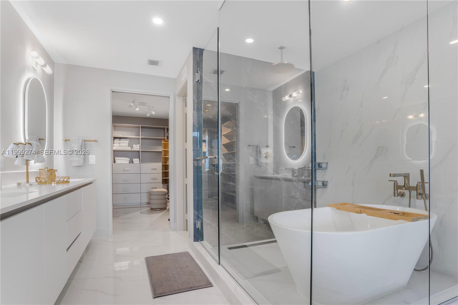 ARIA RESERVE SOUTH TOWER - Residential Lease