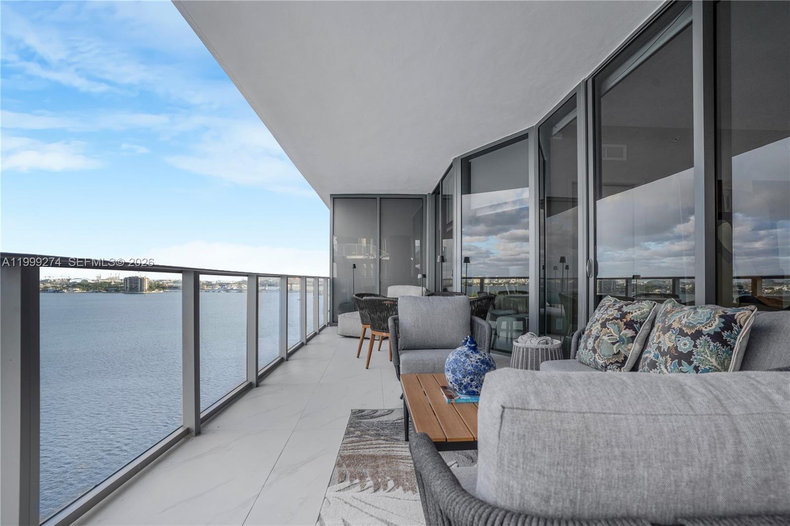 ARIA RESERVE SOUTH TOWER - Residential Lease