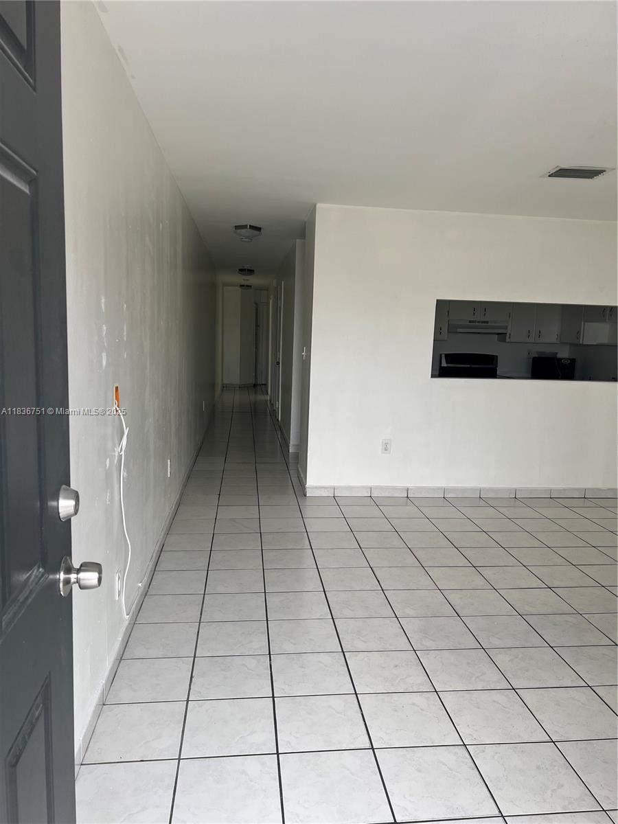 Great Rental : This is a Condo Apartment in a shopping Plaza *Updated Close to Mall and Main Highways. Laundry Included , Don't miss this Opportunity. Call Today Ready to Move " Owner will do payment plan for security deposit "
