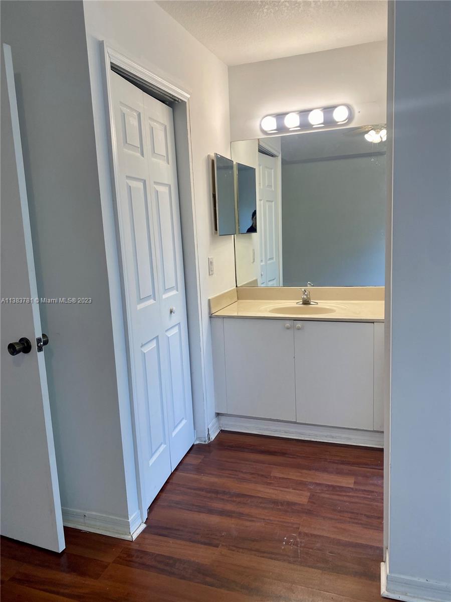 VENETIA GROVE - Residential