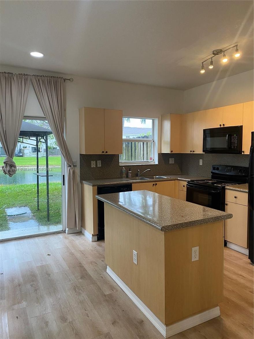 Beautiful and remodeled 2 bedroom/2.5 bathrooms townhouse with a yard overlooking the lake! Plenty of storage space and large master bedroom that comes with a walk-in closet. Unit has upgraded floors (no carpet!), along with an open kitchen hat has an island-counter, a dishwasher and a washer and dryer!
Backyard is also fenced for more privacy! AC is less than 3 years old. No leasing the first year***
(Buyer must be willing to put up to $15,000 over appraisal should it fall short)