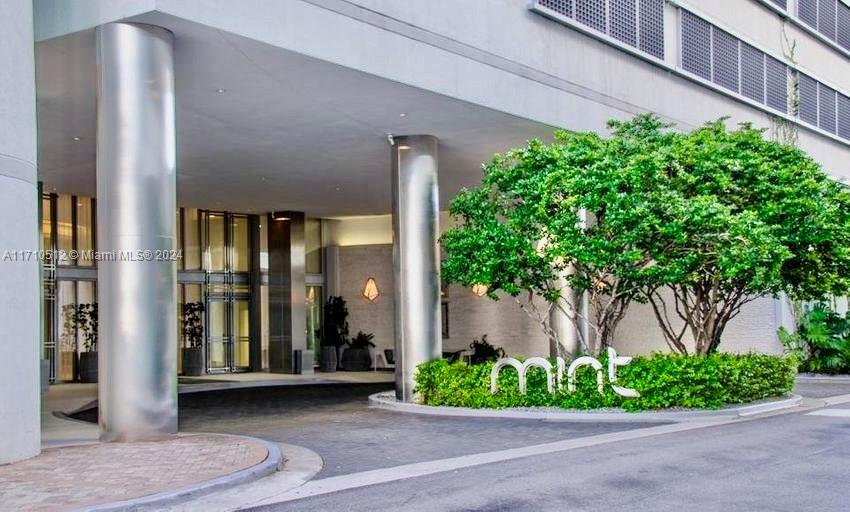Property for Sale at 92 Sw 3rd St 4707, Miami, Broward County, Florida - Bedrooms: 1 
Bathrooms: 2  - $479,500