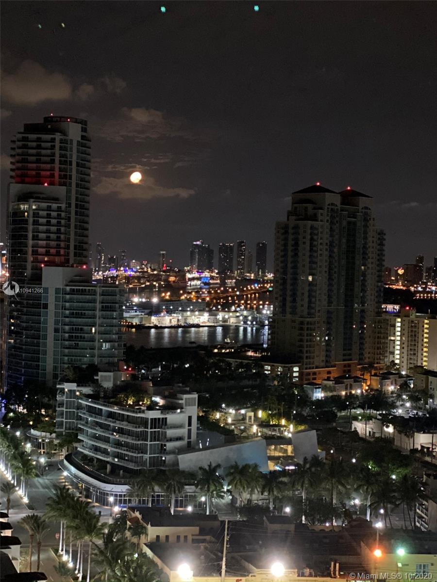 CONTINUUM ON SOUTH BEACH - Residential