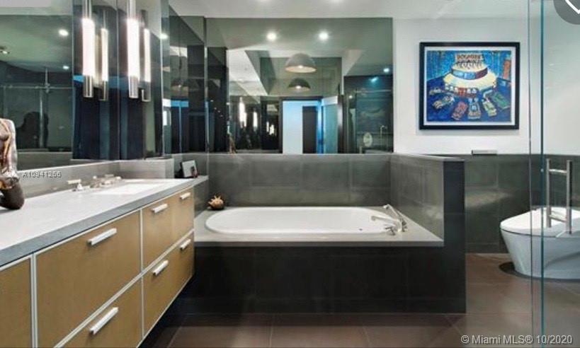 CONTINUUM ON SOUTH BEACH - Residential