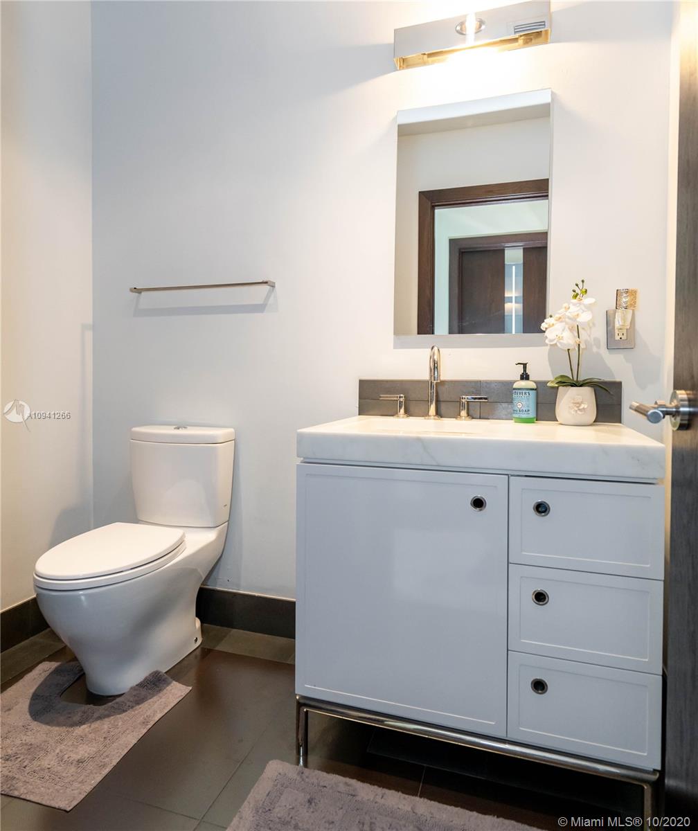 CONTINUUM ON SOUTH BEACH - Residential