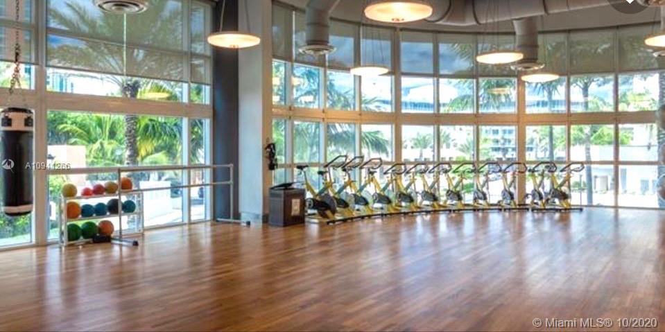 CONTINUUM ON SOUTH BEACH - Residential