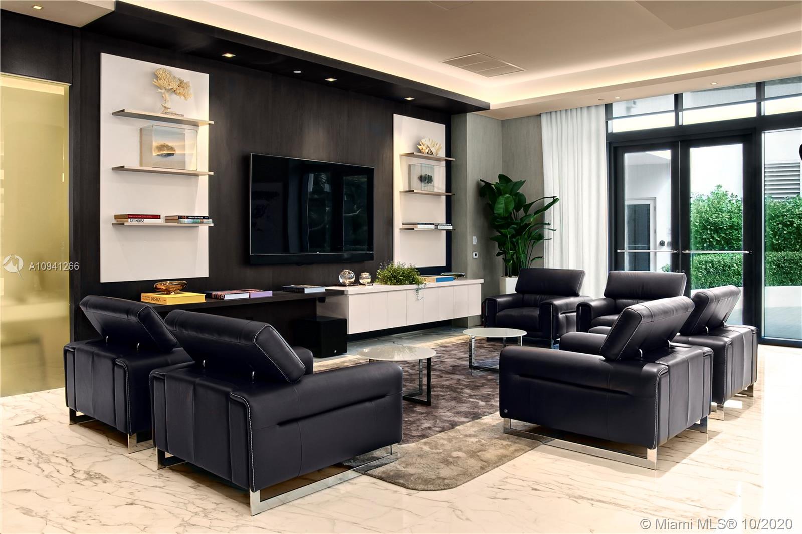 CONTINUUM ON SOUTH BEACH - Residential