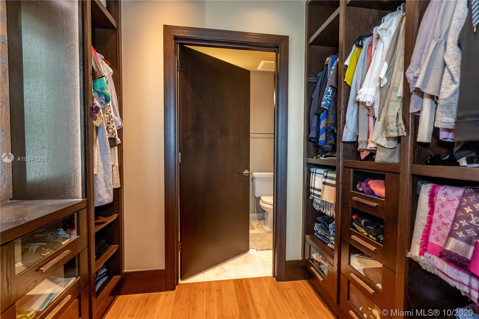 CONTINUUM ON SOUTH BEACH - Residential