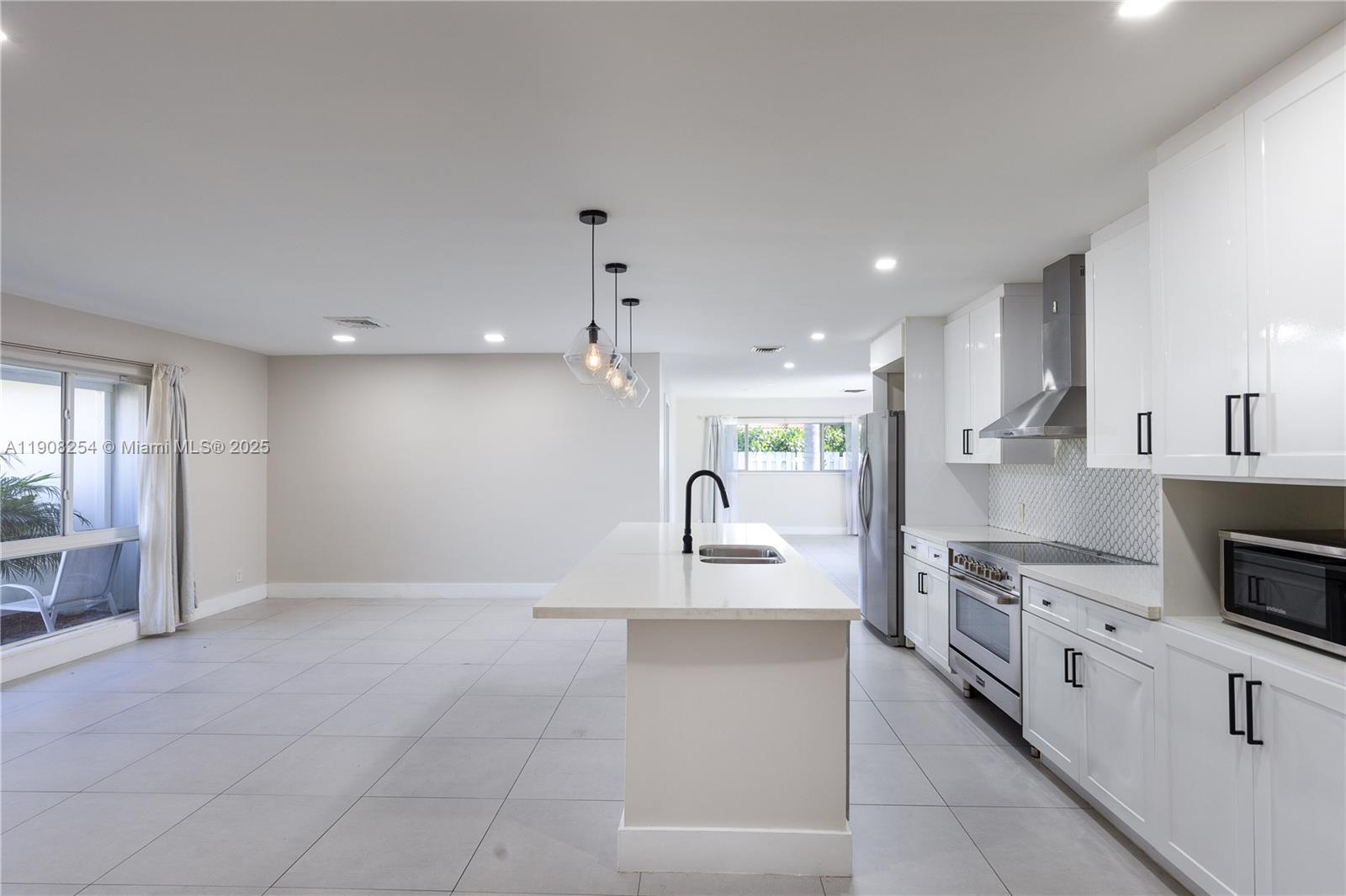 VENETIAN ISLES 3RD SEC - Residential Lease