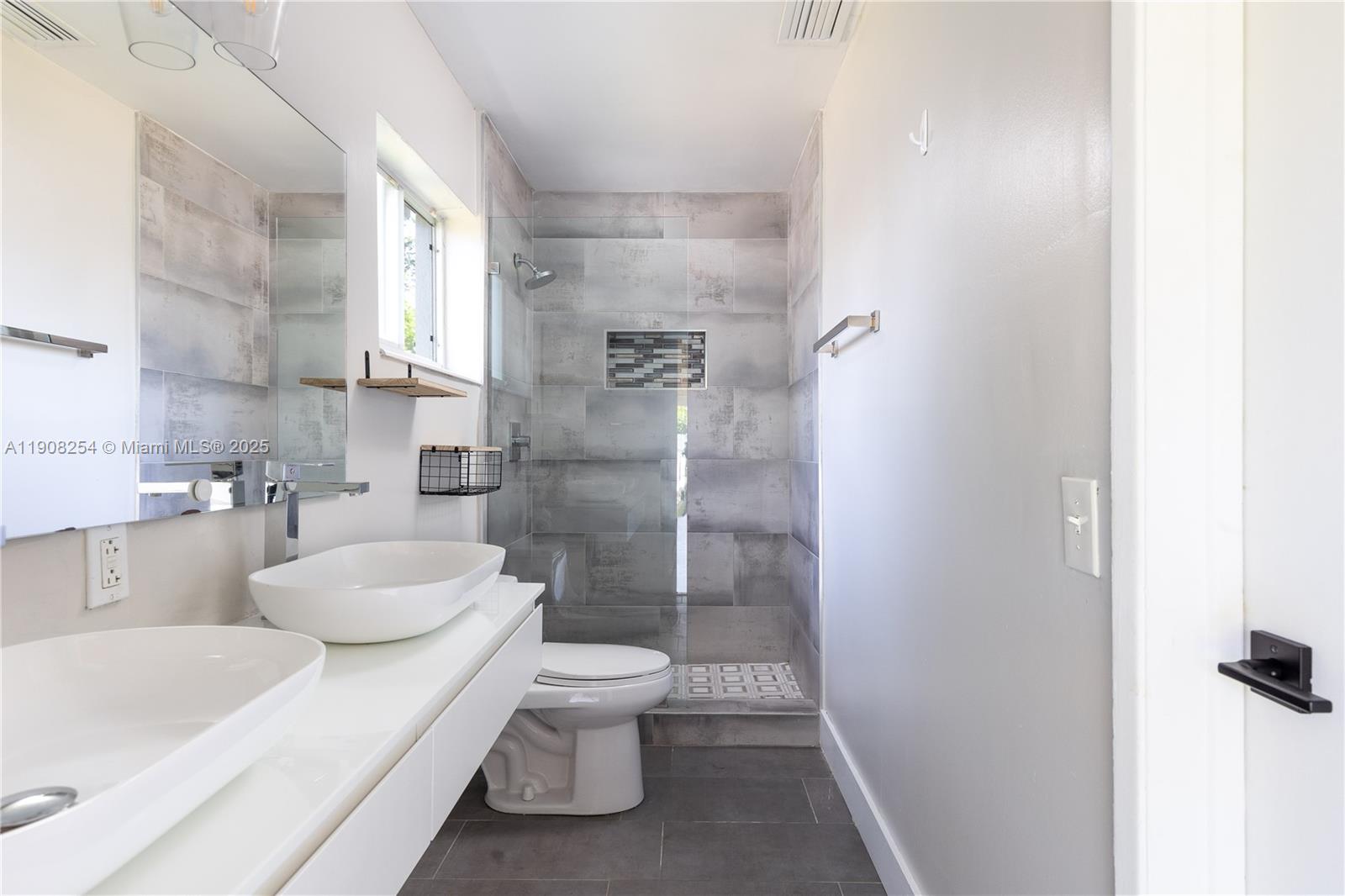 VENETIAN ISLES 3RD SEC - Residential Lease