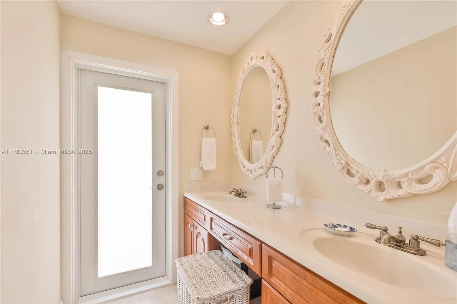 Palmetto Bay, Florida 33157, United States, 4 Bedrooms Bedrooms, ,3 BathroomsBathrooms,Residential,Active,109605