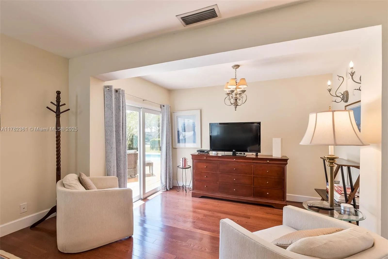 Palmetto Bay, Florida 33157, United States, 4 Bedrooms Bedrooms, ,3 BathroomsBathrooms,Residential,Active,109605