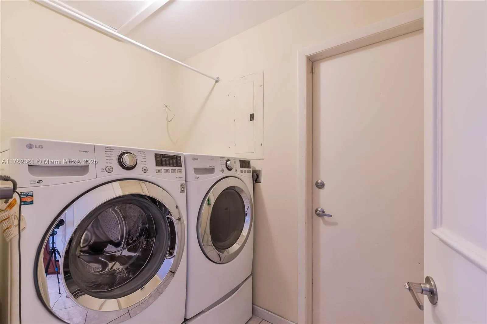 Palmetto Bay, Florida 33157, United States, 4 Bedrooms Bedrooms, ,3 BathroomsBathrooms,Residential,Active,109605