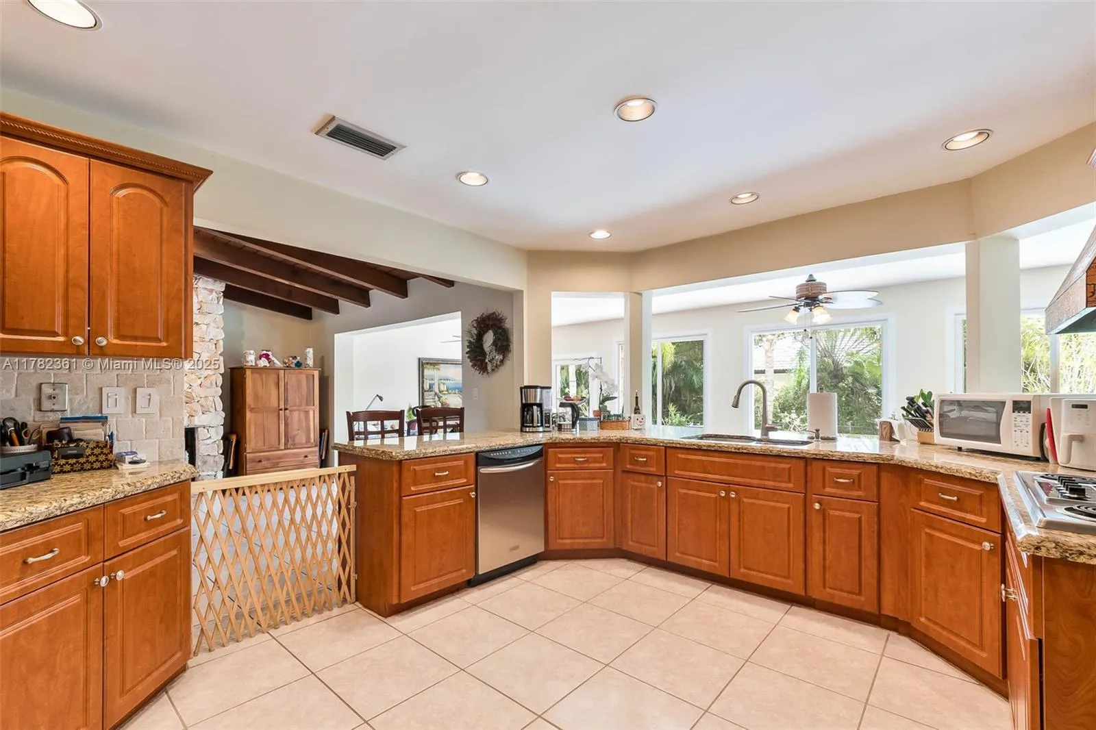 Palmetto Bay, Florida 33157, United States, 4 Bedrooms Bedrooms, ,3 BathroomsBathrooms,Residential,Active,109605