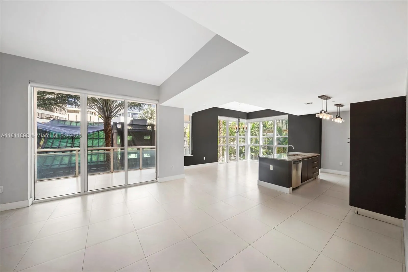 Miami, Florida 33131, United States, 2 Bedrooms Bedrooms, ,3 BathroomsBathrooms,Residential,Active,139704