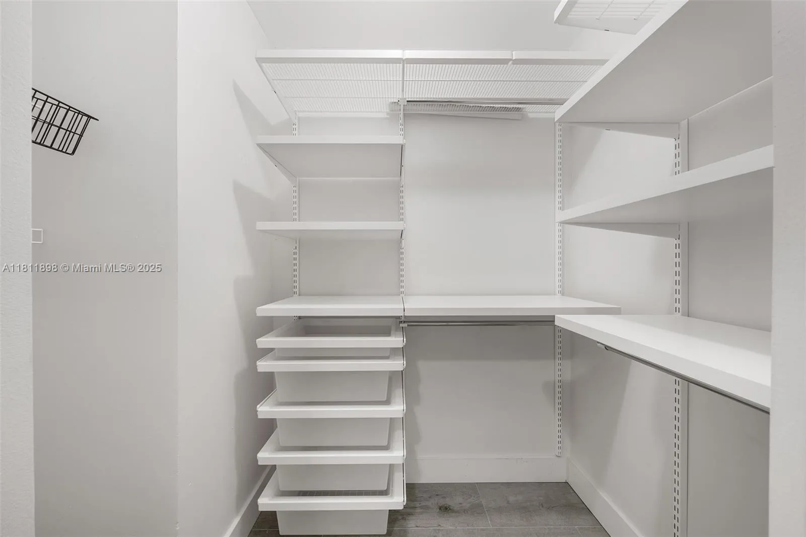 Miami, Florida 33131, United States, 2 Bedrooms Bedrooms, ,3 BathroomsBathrooms,Residential,Active,139704