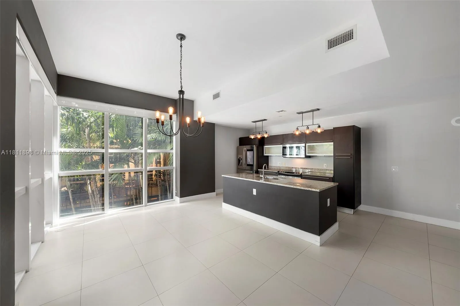 Miami, Florida 33131, United States, 2 Bedrooms Bedrooms, ,3 BathroomsBathrooms,Residential,Active,139704