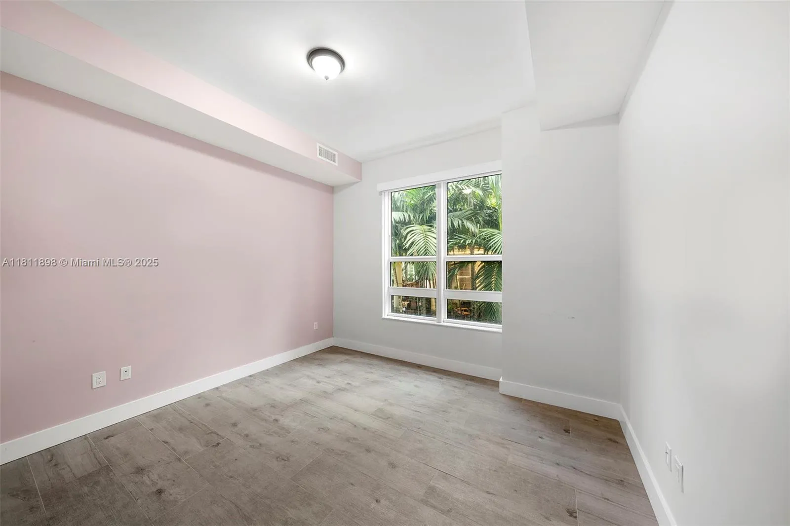 Miami, Florida 33131, United States, 2 Bedrooms Bedrooms, ,3 BathroomsBathrooms,Residential,Active,139704