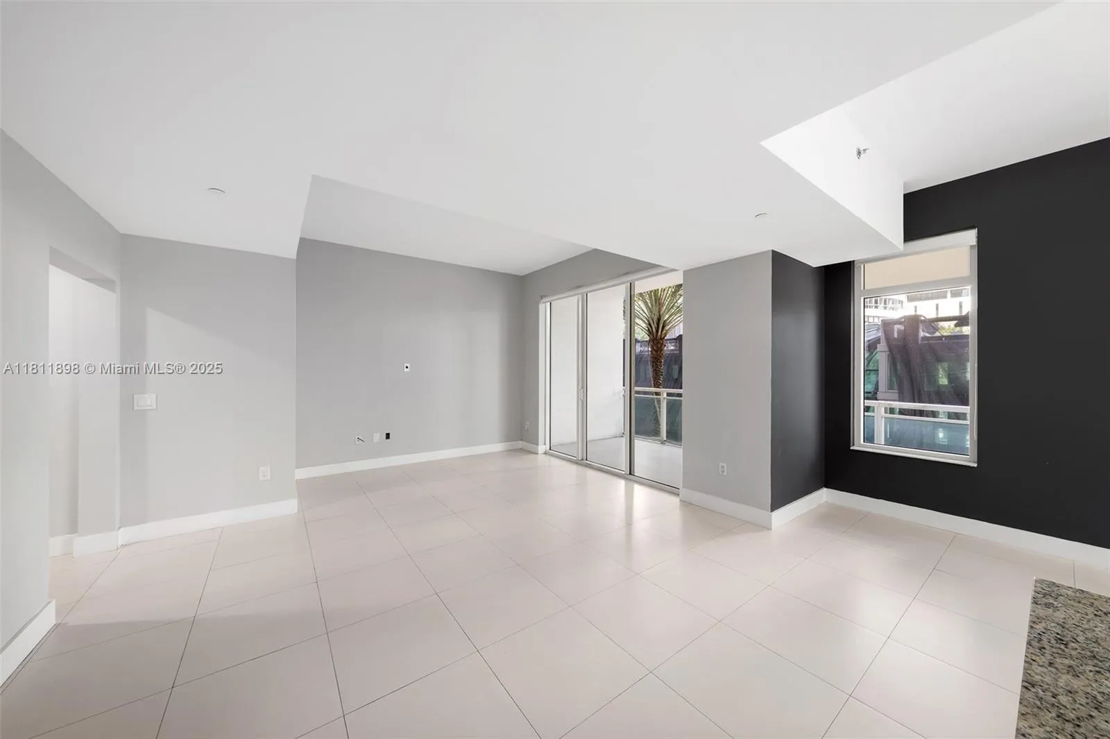 Miami, Florida 33131, United States, 2 Bedrooms Bedrooms, ,3 BathroomsBathrooms,Residential,Active,139704