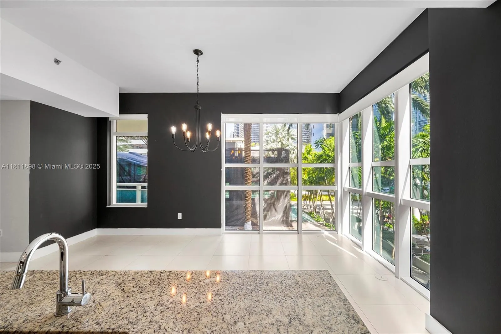 Miami, Florida 33131, United States, 2 Bedrooms Bedrooms, ,3 BathroomsBathrooms,Residential,Active,139704