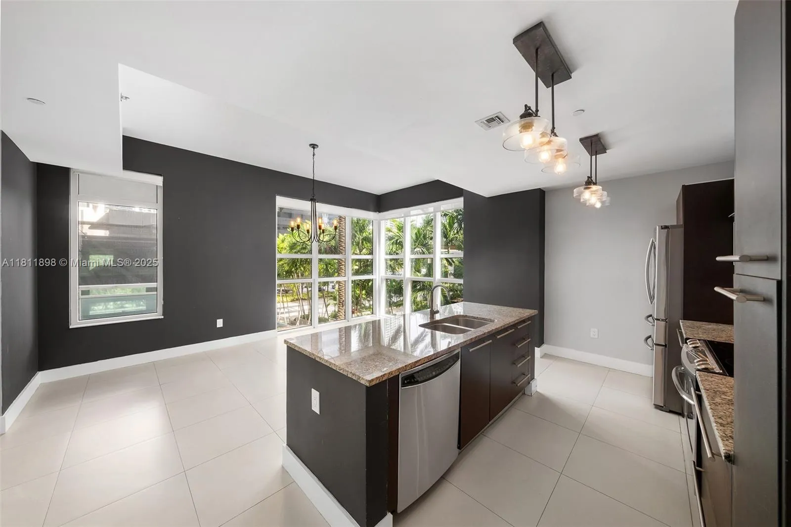 Miami, Florida 33131, United States, 2 Bedrooms Bedrooms, ,3 BathroomsBathrooms,Residential,Active,139704