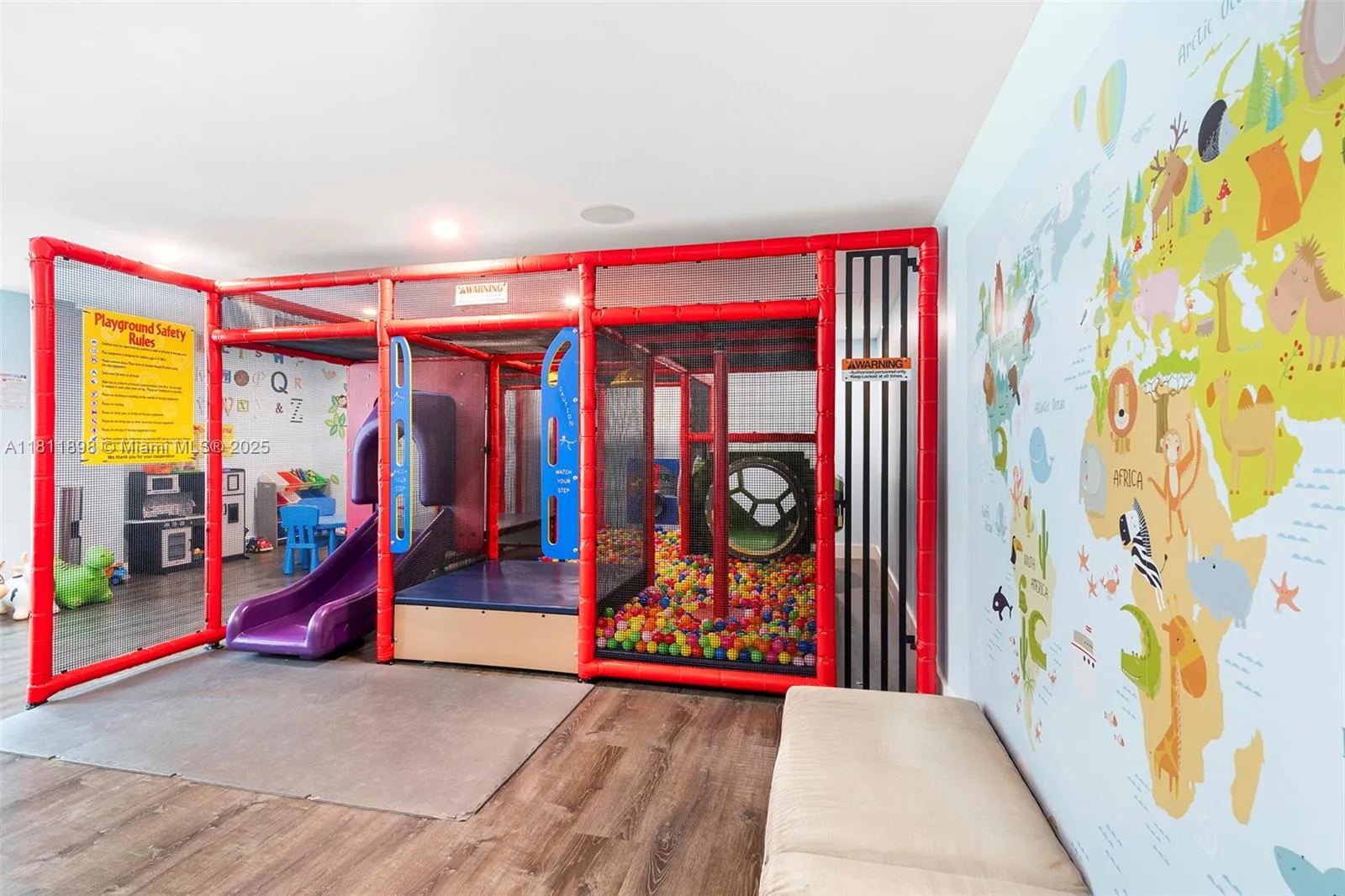 Miami, Florida 33131, United States, 2 Bedrooms Bedrooms, ,3 BathroomsBathrooms,Residential,Active,139704