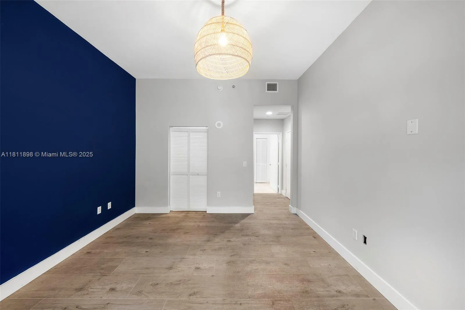 Miami, Florida 33131, United States, 2 Bedrooms Bedrooms, ,3 BathroomsBathrooms,Residential,Active,139704