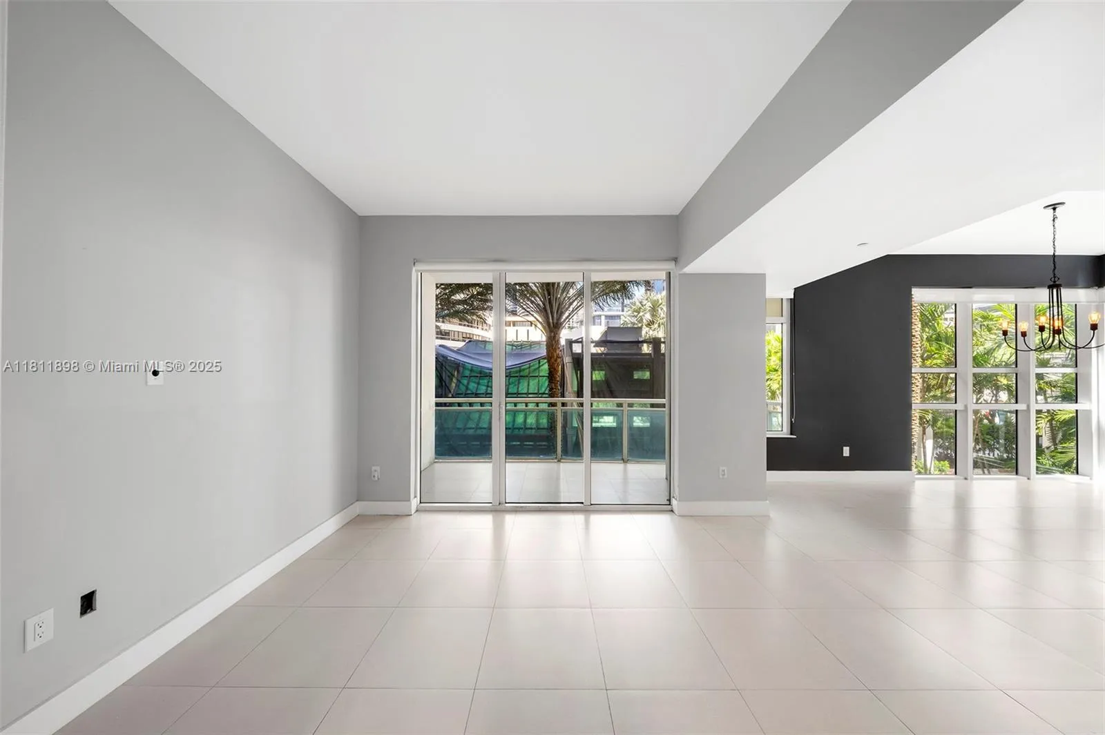 Miami, Florida 33131, United States, 2 Bedrooms Bedrooms, ,3 BathroomsBathrooms,Residential,Active,139704