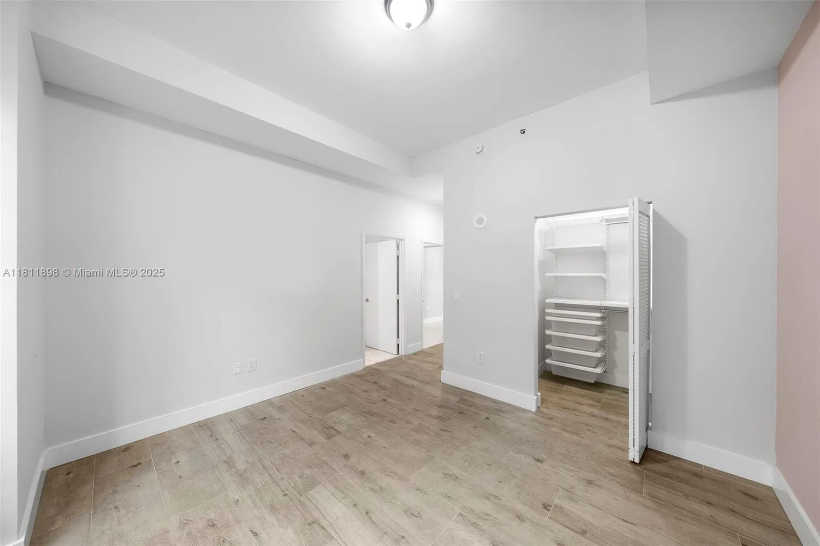 Miami, Florida 33131, United States, 2 Bedrooms Bedrooms, ,3 BathroomsBathrooms,Residential,Active,139704