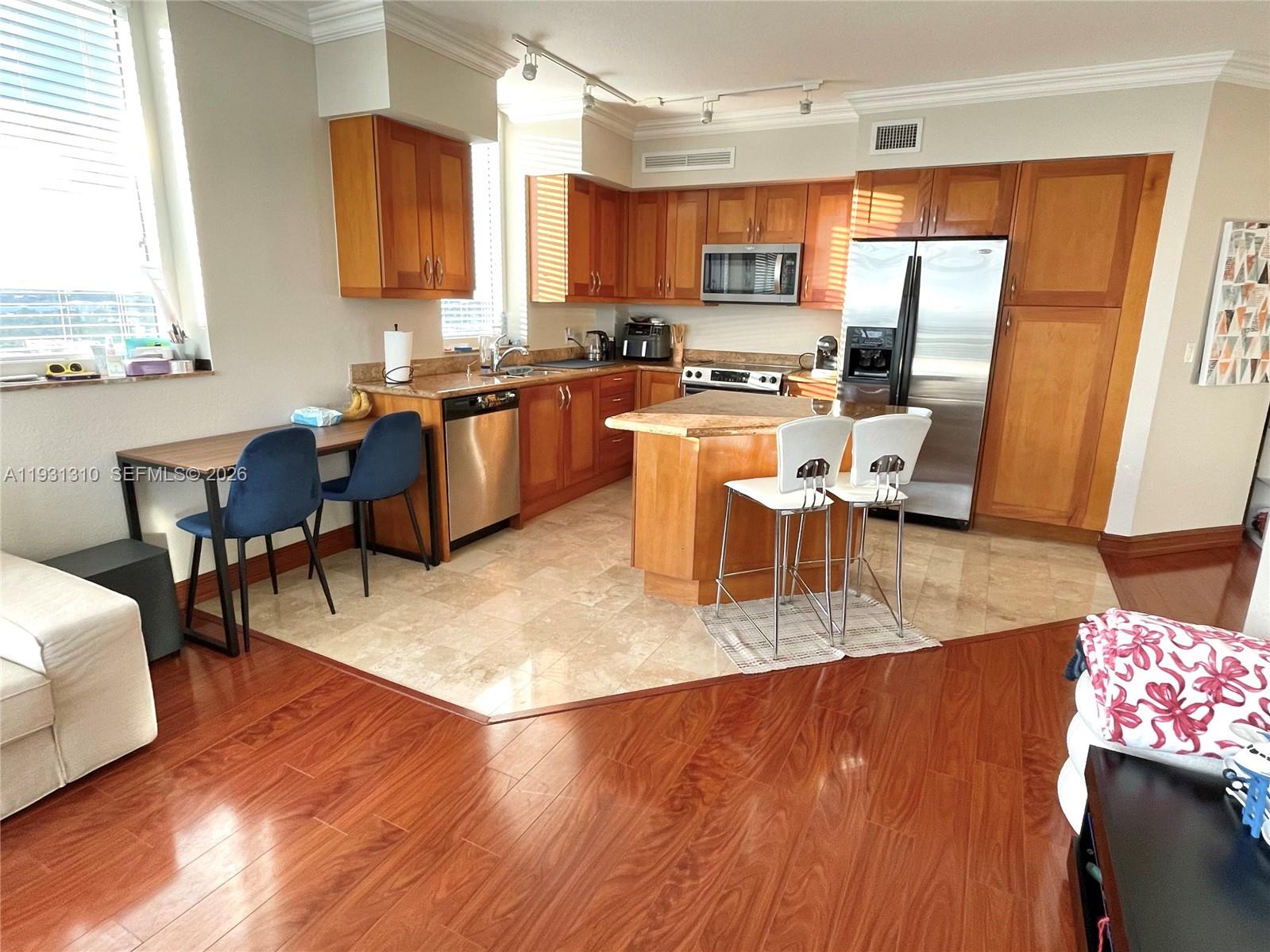 DUO CONDOMINIUM WEST - Residential