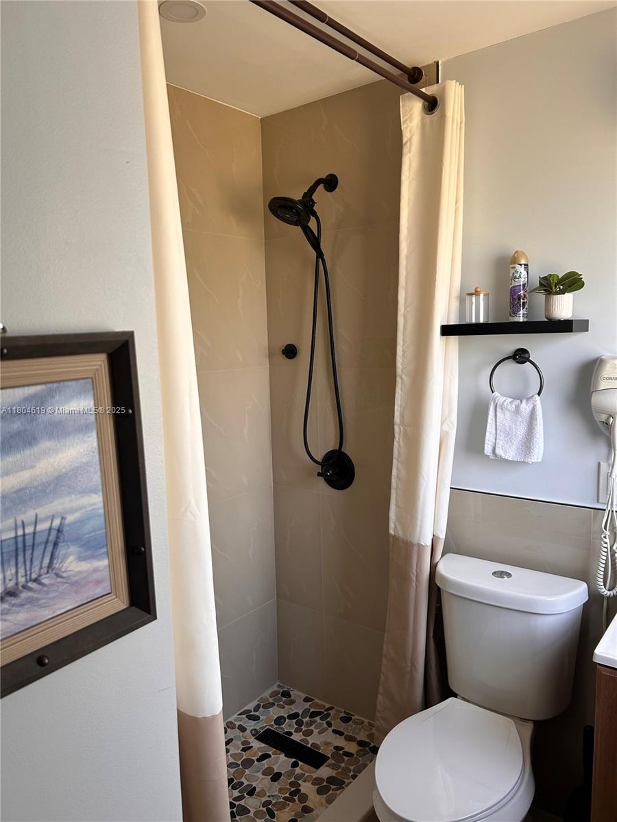 BLVD HTS SHOPPING CENTER - Residential