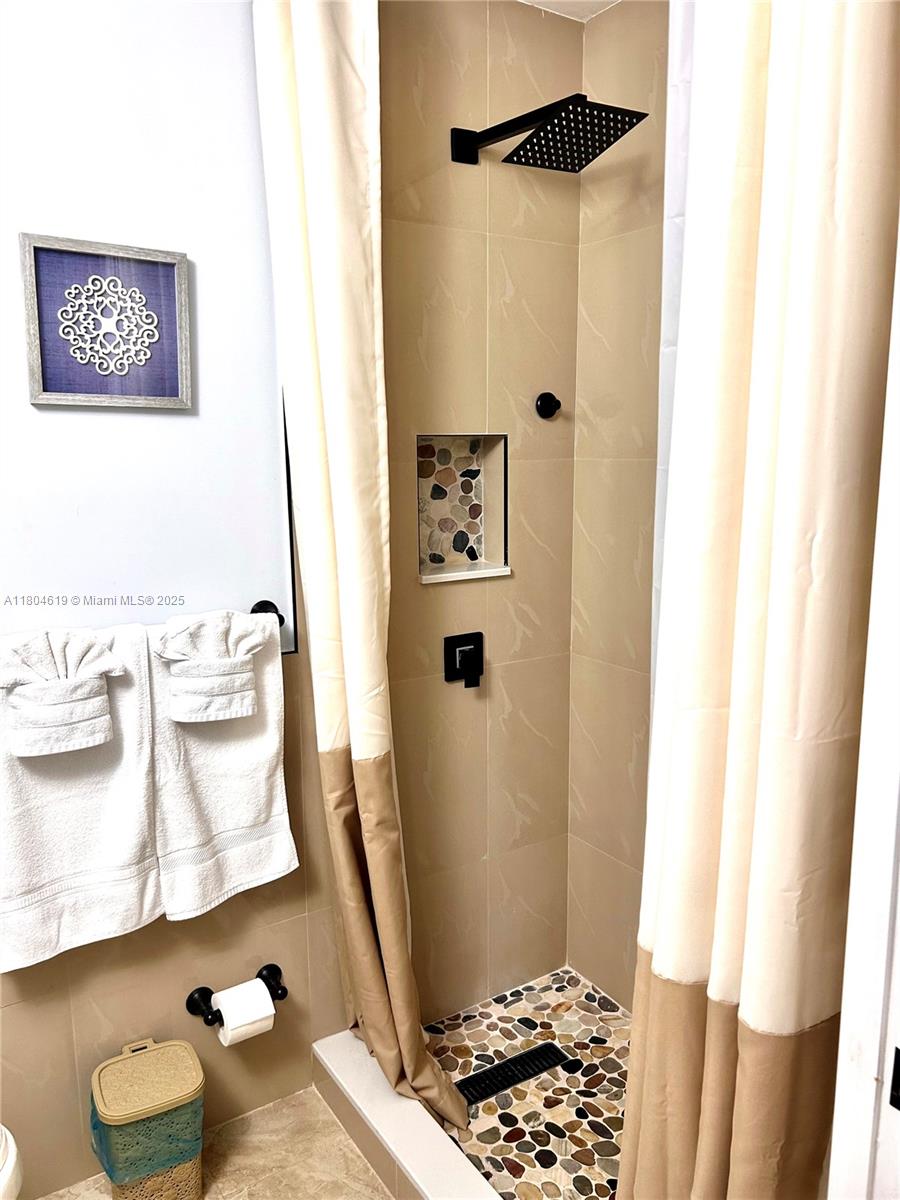 BLVD HTS SHOPPING CENTER - Residential