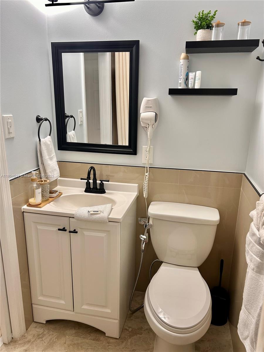 BLVD HTS SHOPPING CENTER - Residential