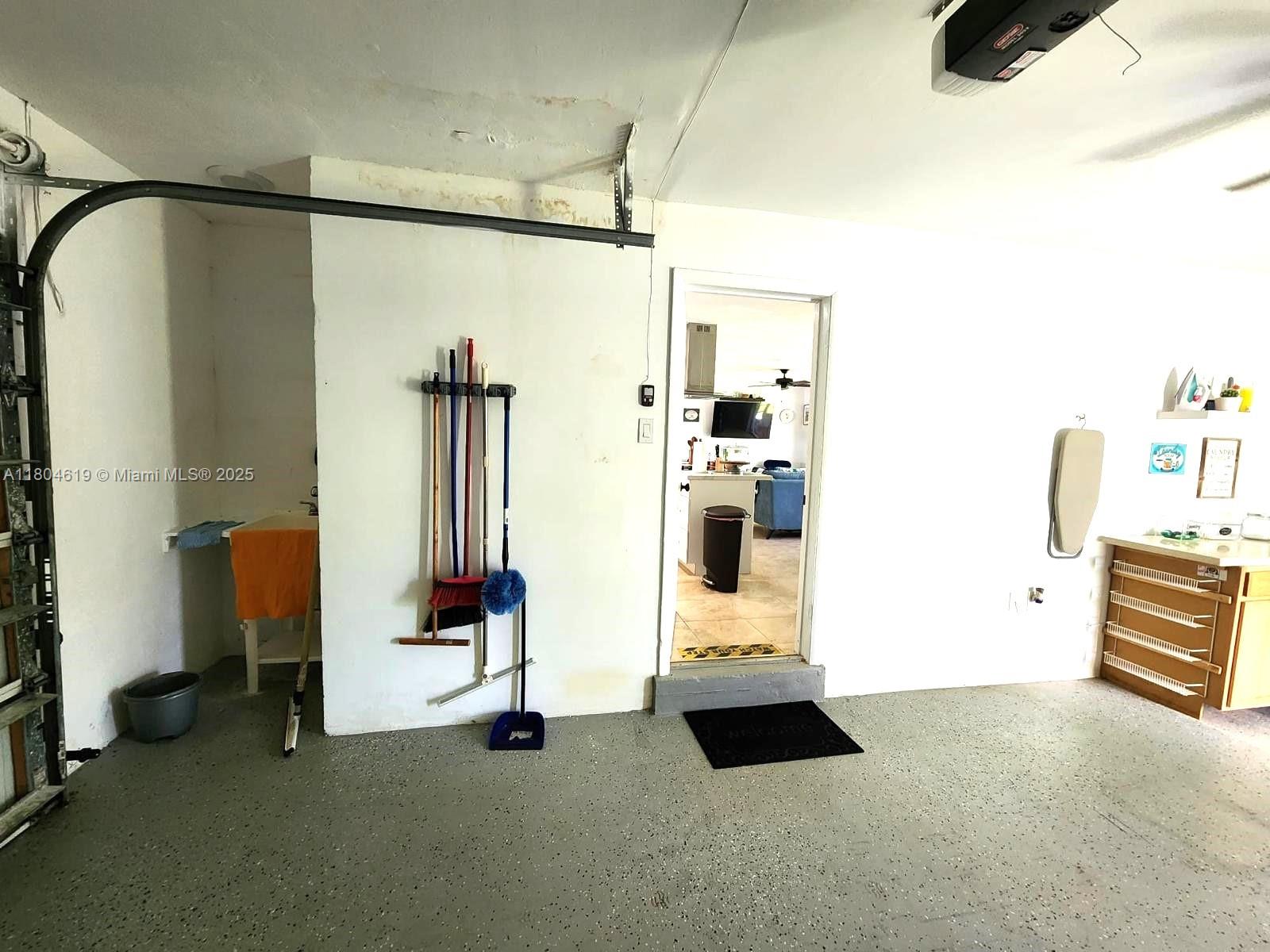 BLVD HTS SHOPPING CENTER - Residential