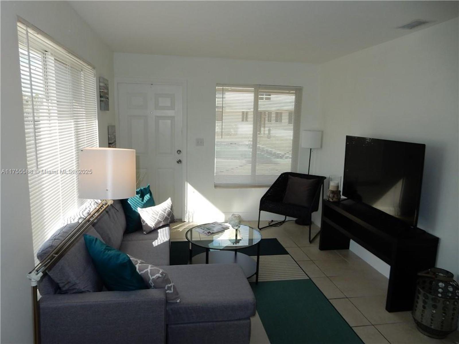 231 SW 15th St