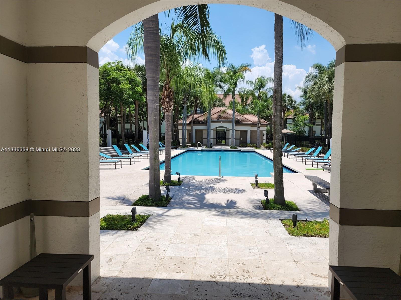 HOLLYWOOD PARC CONDOMINIUM - Residential