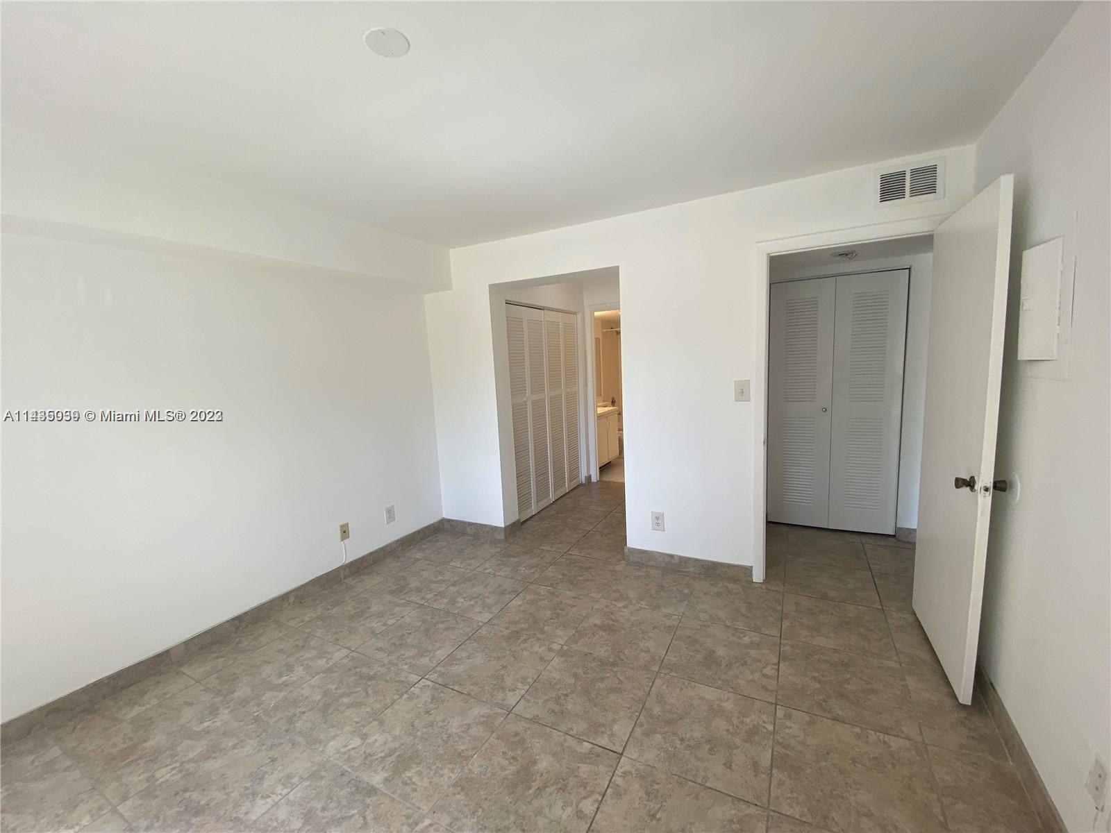 HOLLYWOOD PARC CONDOMINIUM - Residential