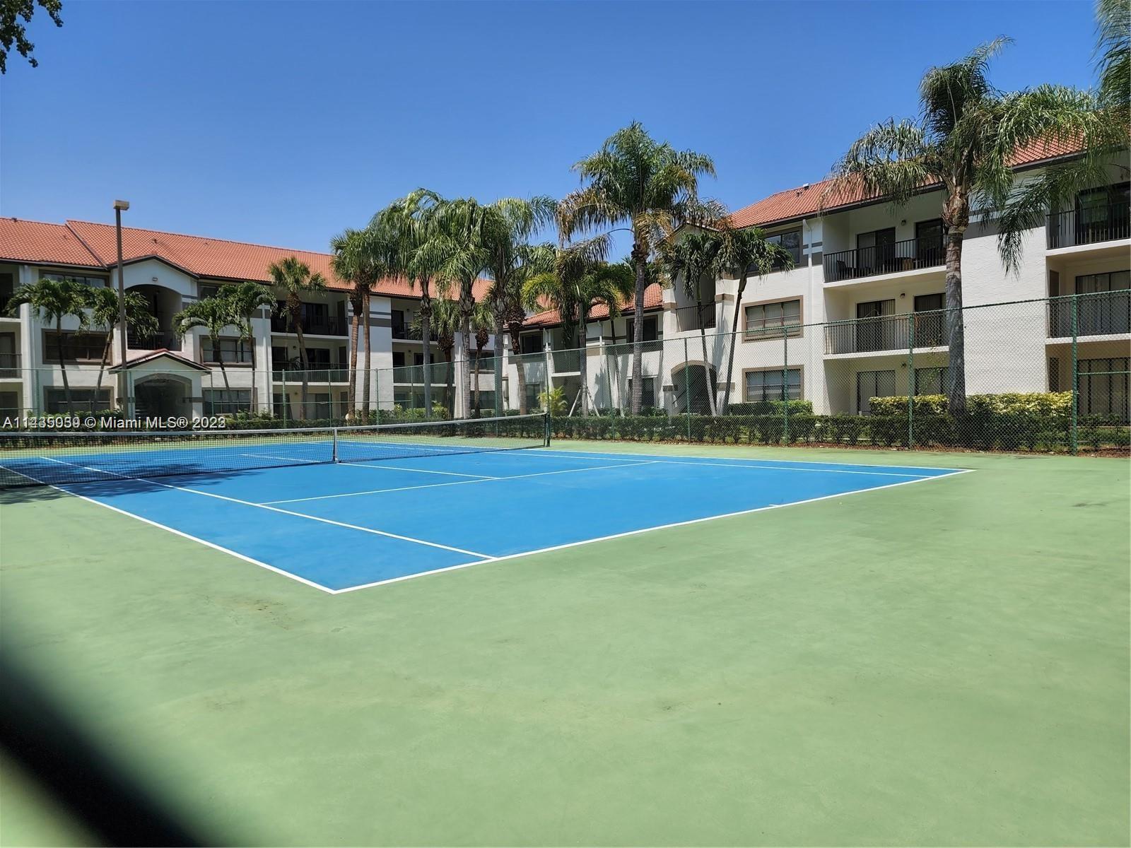 HOLLYWOOD PARC CONDOMINIUM - Residential