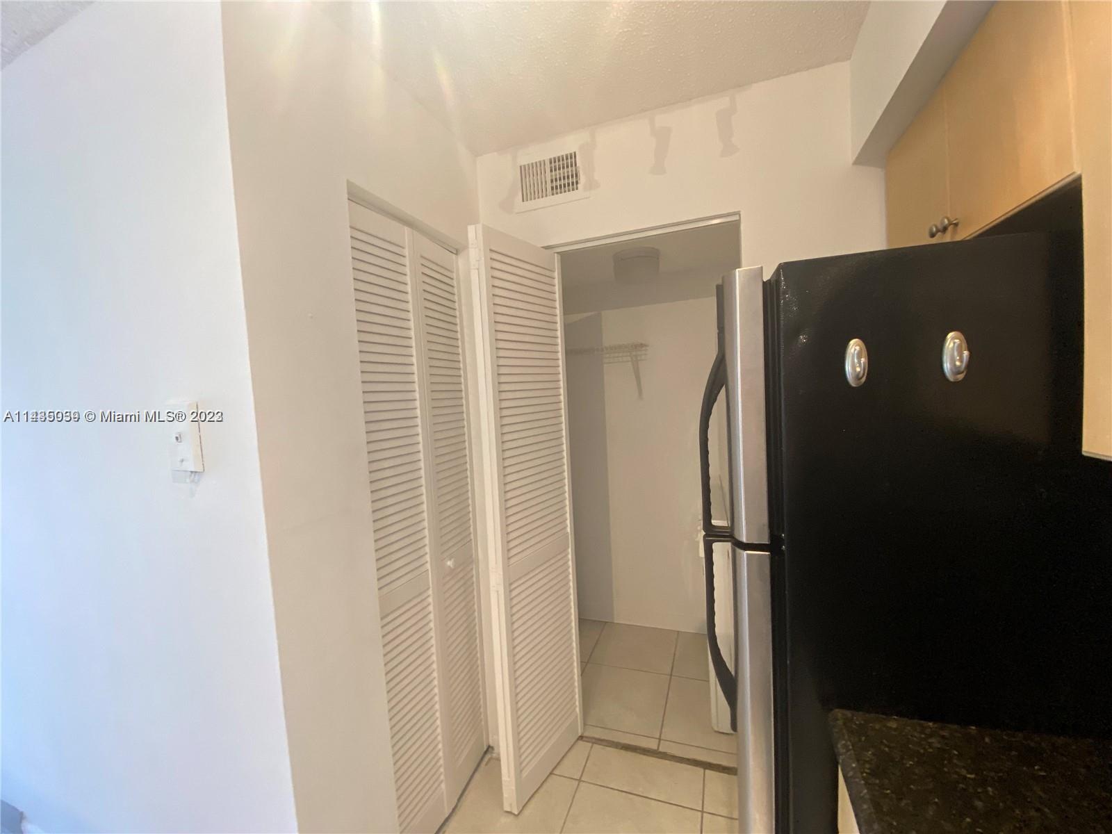 HOLLYWOOD PARC CONDOMINIUM - Residential