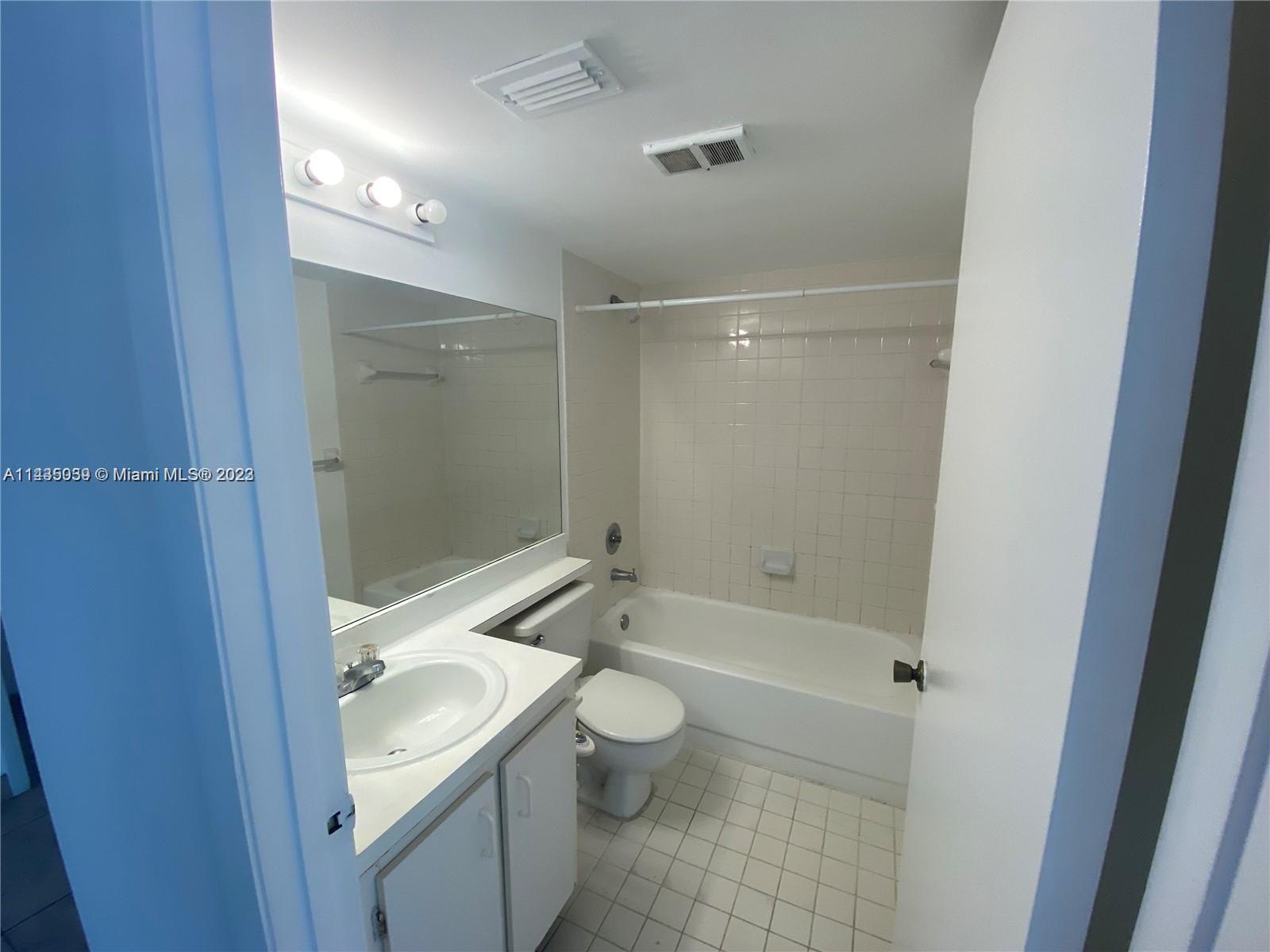 HOLLYWOOD PARC CONDOMINIUM - Residential