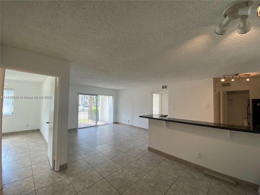 Amazingly located 2 bedroom, 2 bath unit just 5 minutes away from I95. Convenient location, close to Walmart, Target, Publix, and a variety of restaurants and shopping centers. Orangebrook Golf course across the street. Great set of amenities: Tennis court, two pools, spa/jacuzzi, and an on-site fitness center. Pet friendly, clean, calm and quiet neighborhood. Hollywood Beach is only a short 15-minute drive away. Unit features split bedrooms and an open patio balcony