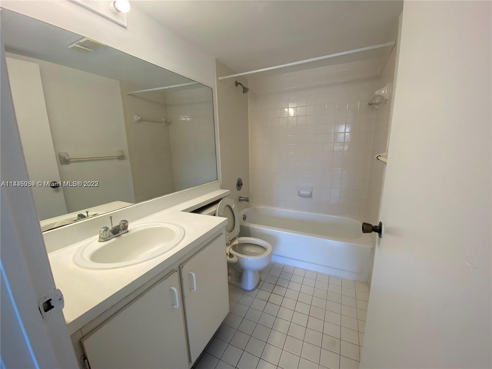 HOLLYWOOD PARC CONDOMINIUM - Residential