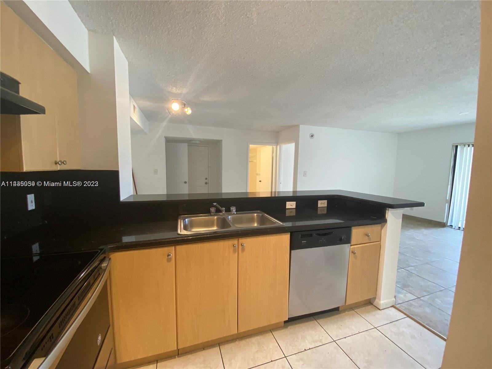 HOLLYWOOD PARC CONDOMINIUM - Residential