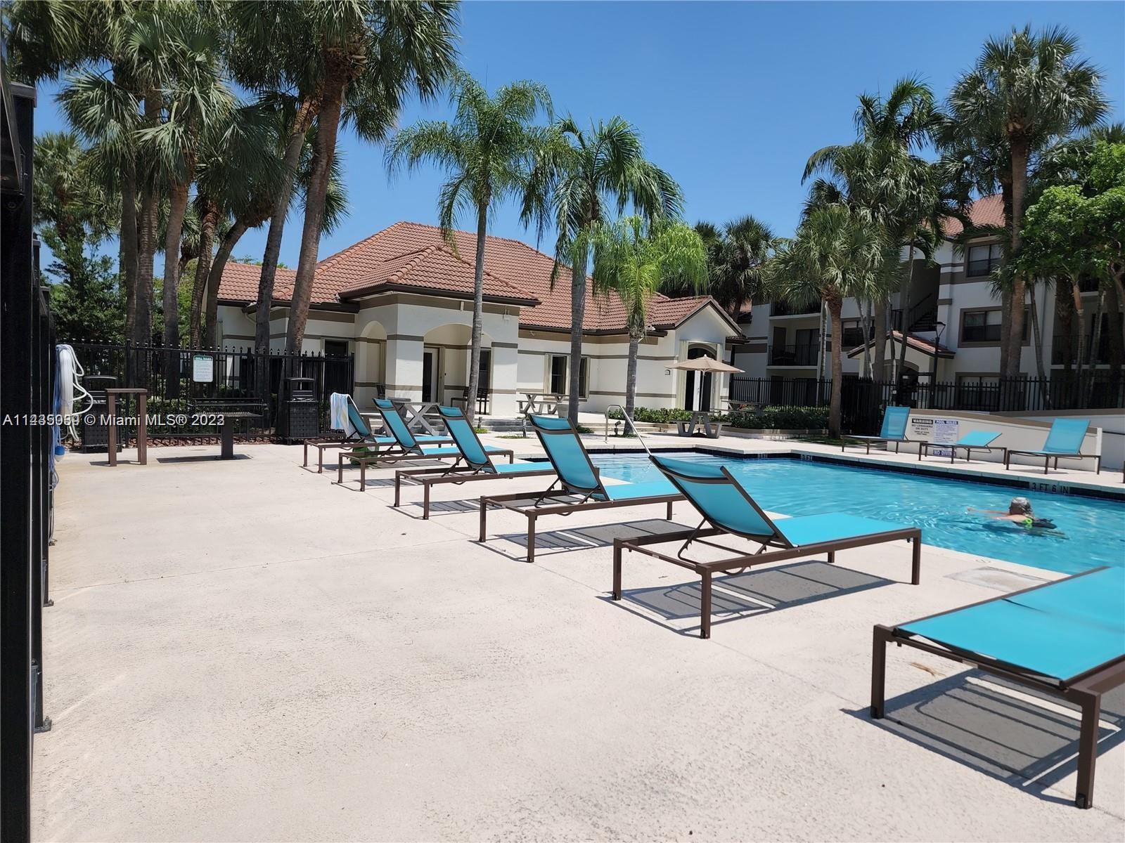 HOLLYWOOD PARC CONDOMINIUM - Residential