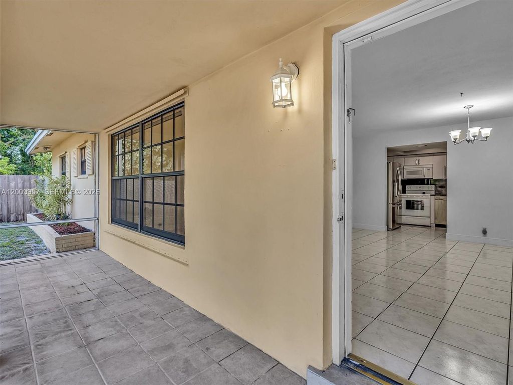 Photo of 1322 SW 26th Ter, Fort Lauderdale, FL 33312 (MLS # A12009957)
